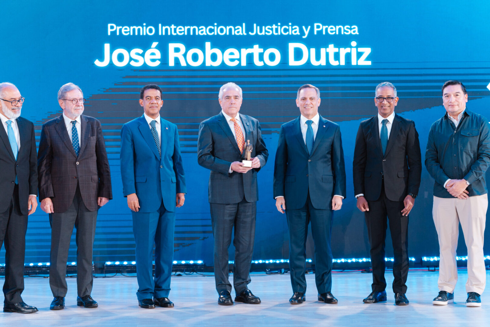 Premio Internacional- José Roberto Dutriz